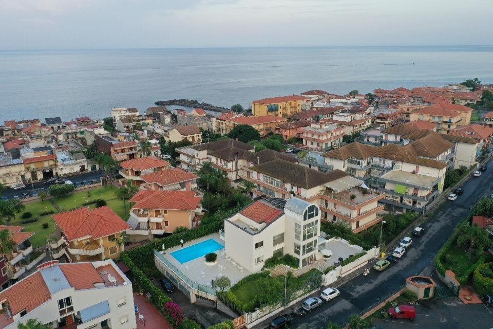 Path House - Etna & Sea View Aparthotel Рипосто Екстериор снимка